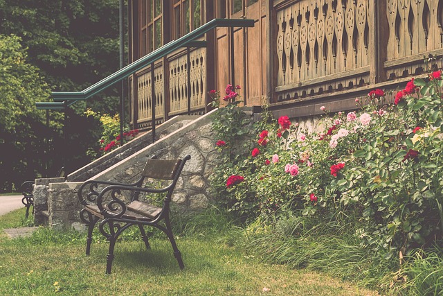 穿松林、过冰河……新疆11.7万头牲畜开启春季转场.